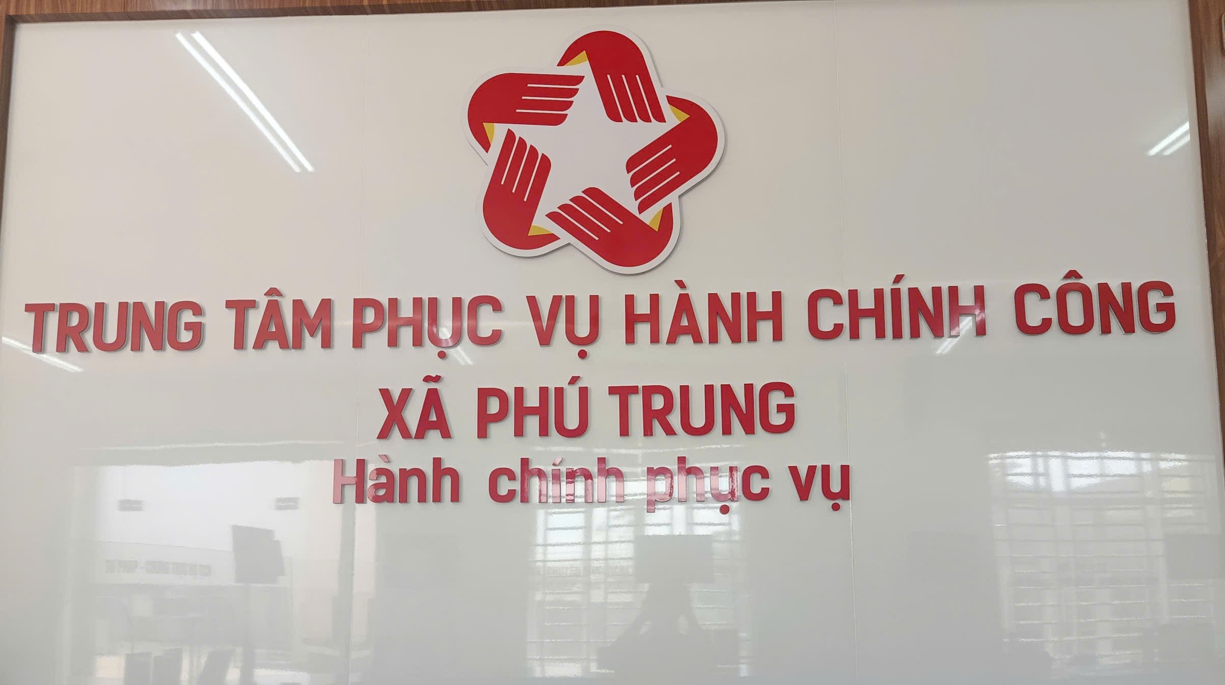 Thông báo xử lý tình trạng “cò làm giấy tờ” tại Trung tâm Phục vụ hành chính công xã